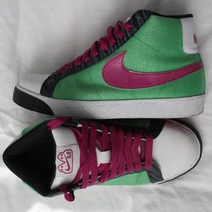 Nike Women's Blazer Mid 6.0